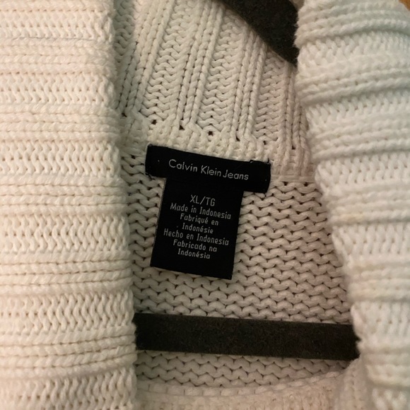 Authentic Vintage Calvin Klein Sweater - Picture 3 of 3